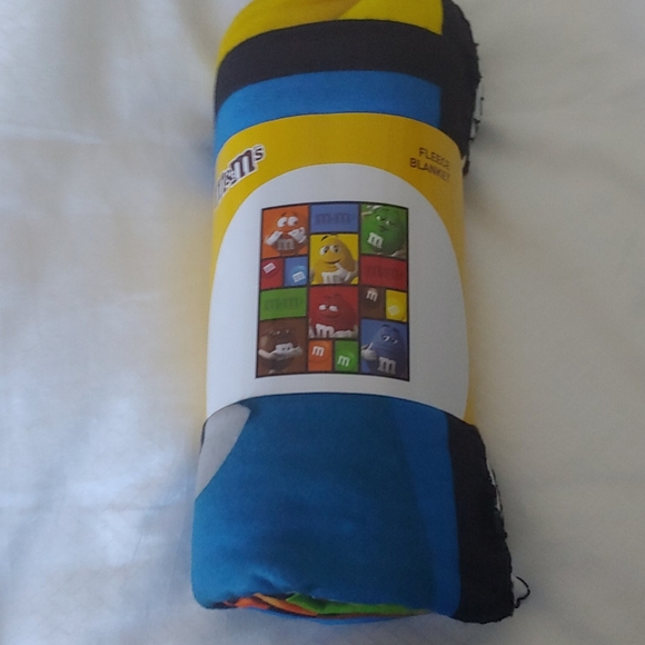 M&Ms Blanket Fleece - Picture 1 of 3